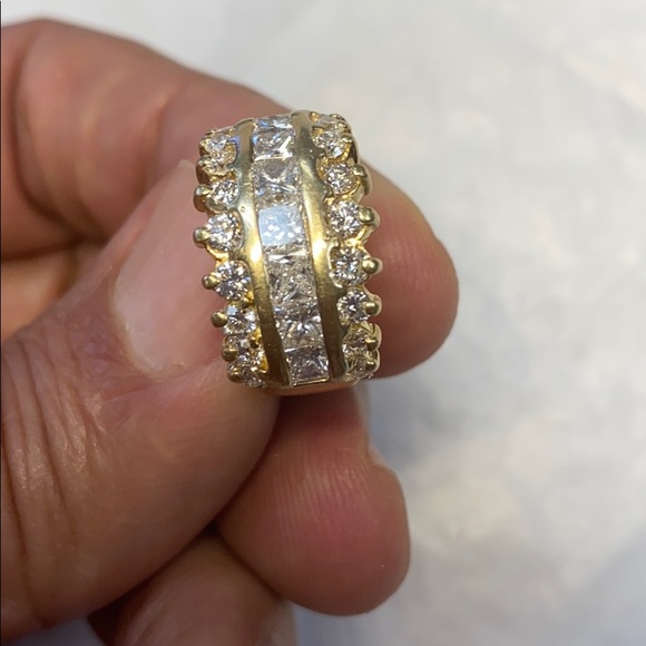 18K Solid Gold Diamonds wedding Ring - Picture 5 of 7